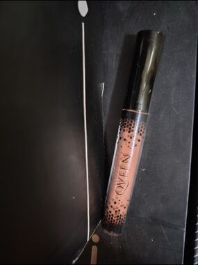 OVEEN Creamy Brown Liquid Lipstick In "Thick Skin"